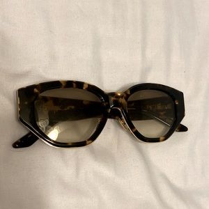 Dezi Sunglasses with Case